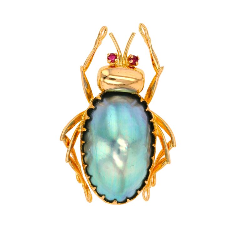 Acheter Broche vintage rubis 0.04 carat et nacre or jaune 10.30g Comme neuf - 1600,00 € Broche vintage rubis 0.04 carat et nacre or jaune 10.30g Comme neuf - reconditionné disponible sur Gemme Les Bijoux